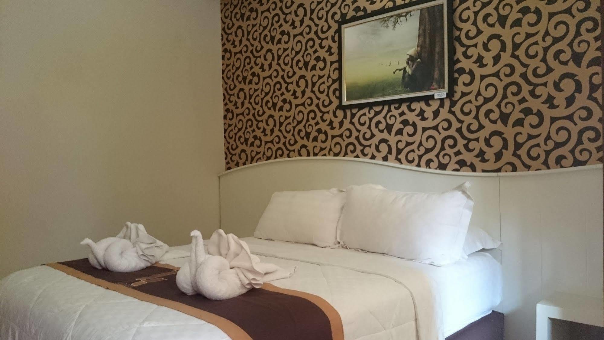Kabana Hotel Матарам Екстериор снимка