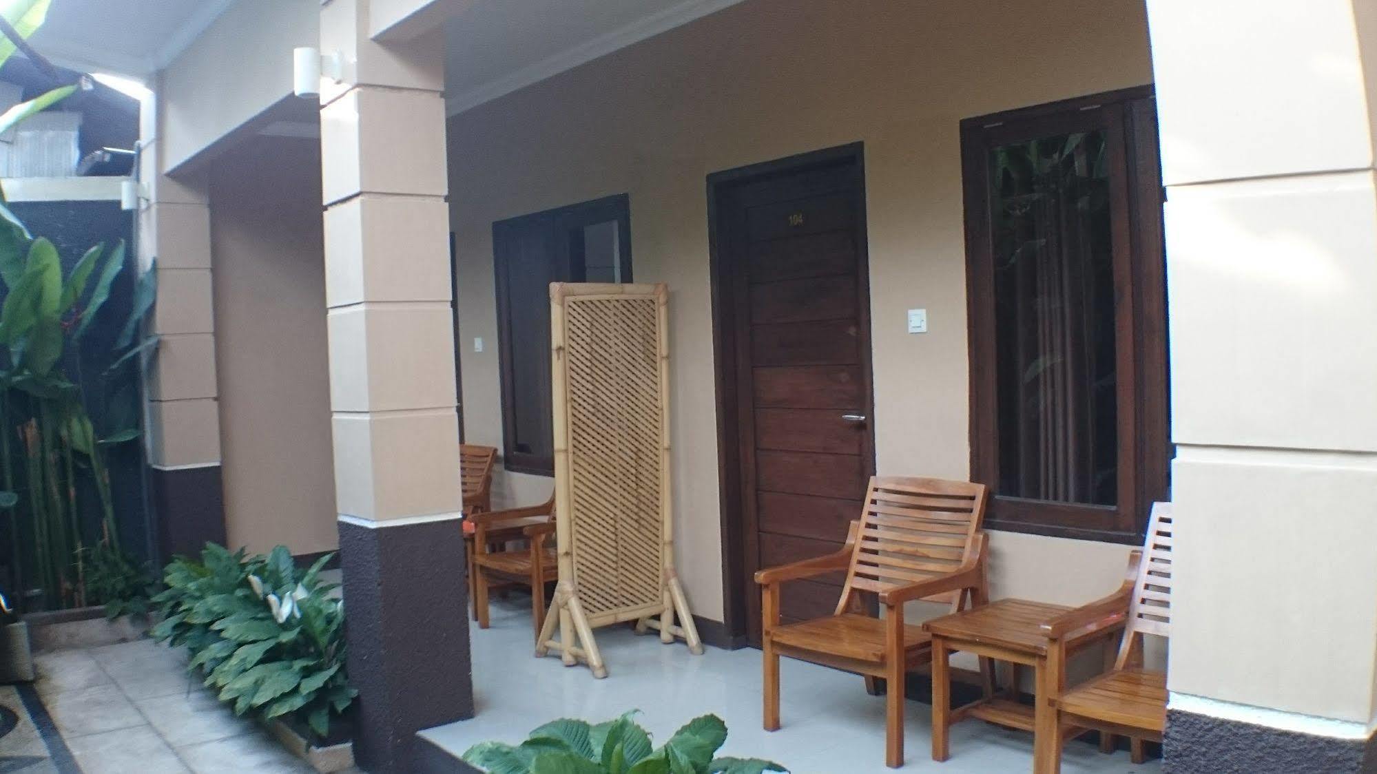 Kabana Hotel Матарам Екстериор снимка