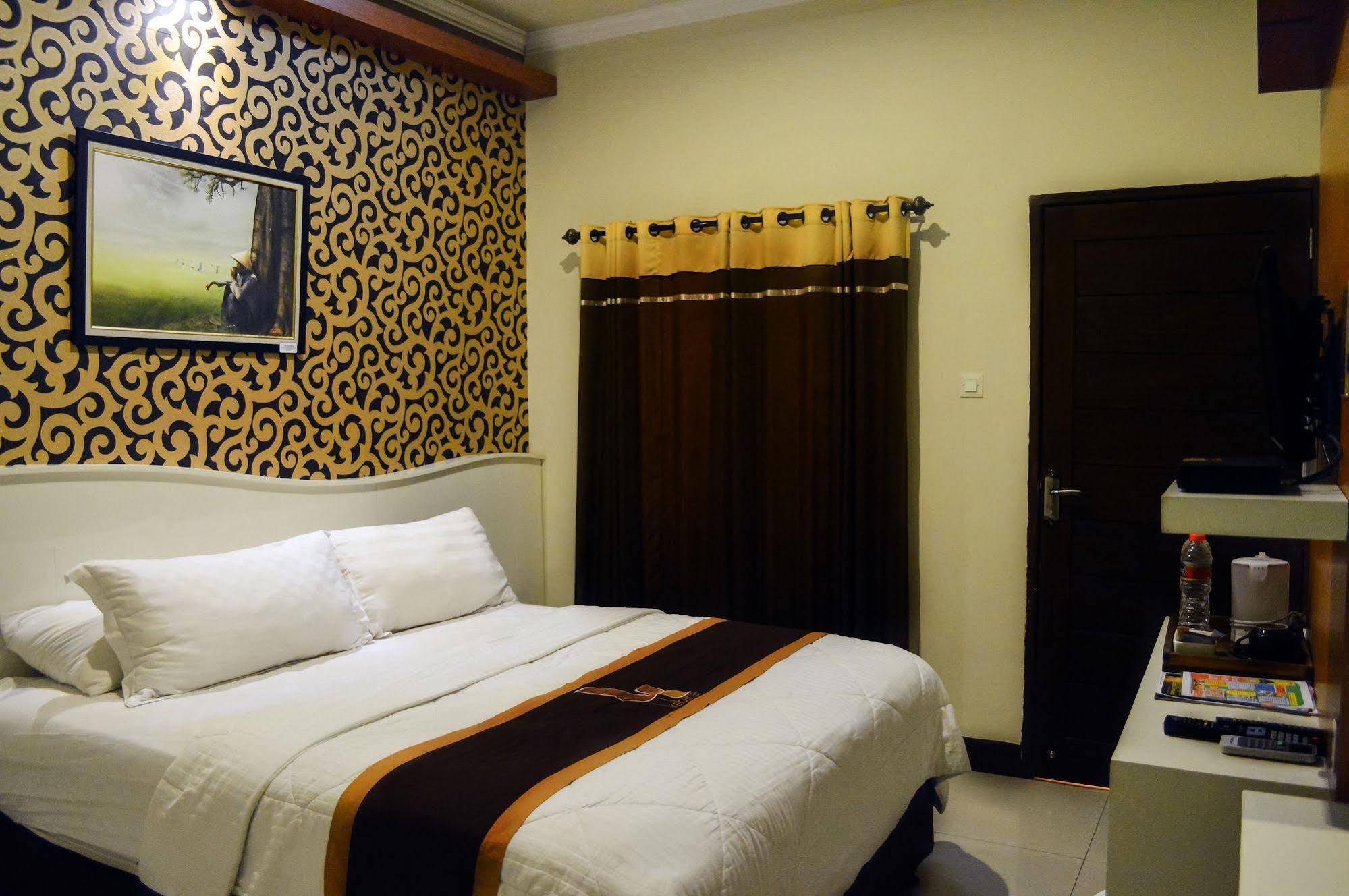Kabana Hotel Матарам Екстериор снимка